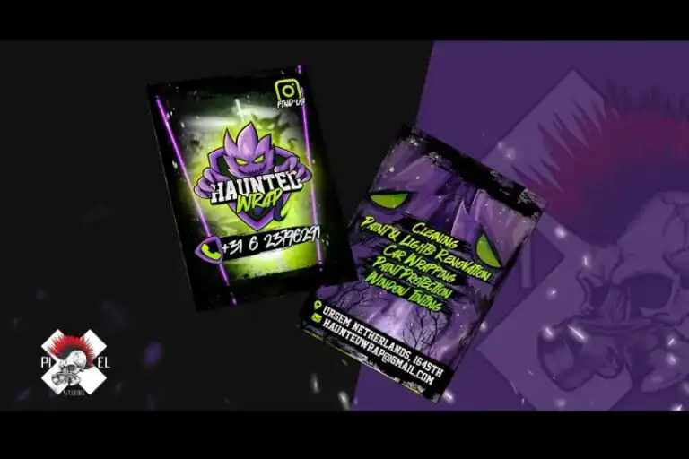Dwie kolorowe ulotki z fioletowym logo potwora z napisem "Haunted Wrap". Tekst podkreśla usługi, takie jak czyszczenie, malowanie, renowacja i detailing. Dane kontaktowe i adres e-mail są widoczne. W tle znajduje się fioletowa, kreskówkowa twarz z irokezem.