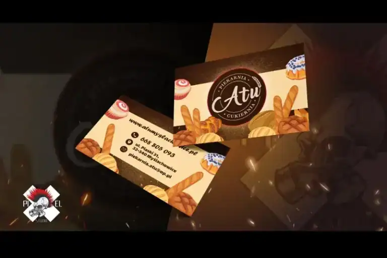 Dwie wizytówki piekarni "Atu Cukiernia", ozdobione ilustracjami ciast i słodyczy, są wyświetlane na ciemnym tle. Widoczne są informacje kontaktowe i ikony mediów społecznościowych, z częściowym logo "Pixel Hotel" w lewym dolnym rogu.