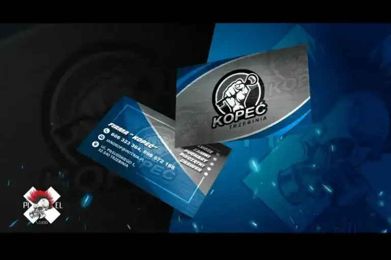 Zestaw wizytówek dla "KOPEC Trzebinia" ze stylizowanym logo siłacza podnoszącego sztangę. Wizytówki zawierają informacje kontaktowe i mają niebieską, czarną i szarą kolorystykę z odważną grafiką i nowoczesnymi elementami projektu.
