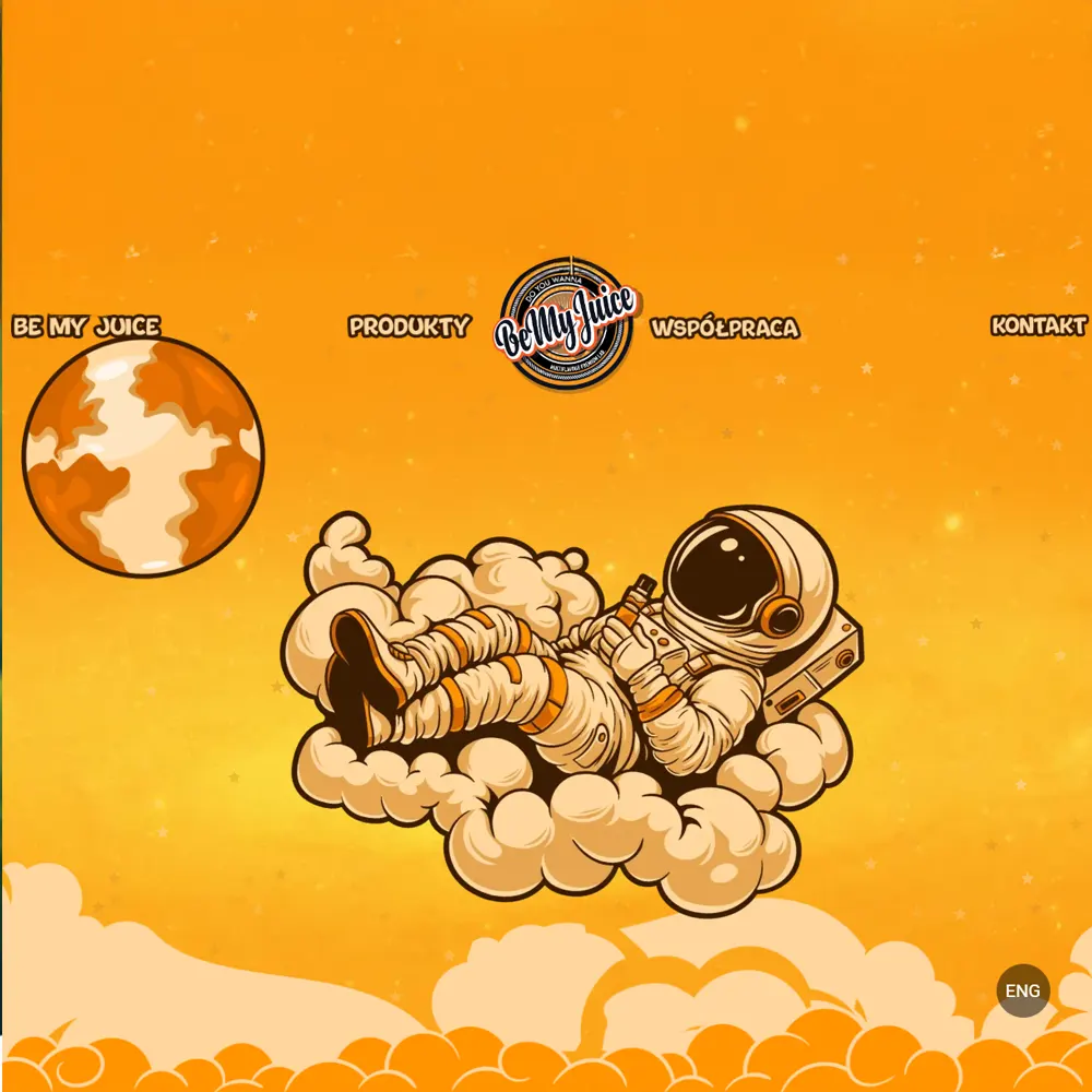 Ilustracja astronauty leżącego na chmurze, otoczona pomarańczowym tłem z planetą i logo BeMyJuice. Kosmiczny motyw z napisem &#039;Be My Juice&#039;. Idealne dla ofert promocyjnych na strony Chrzanów.